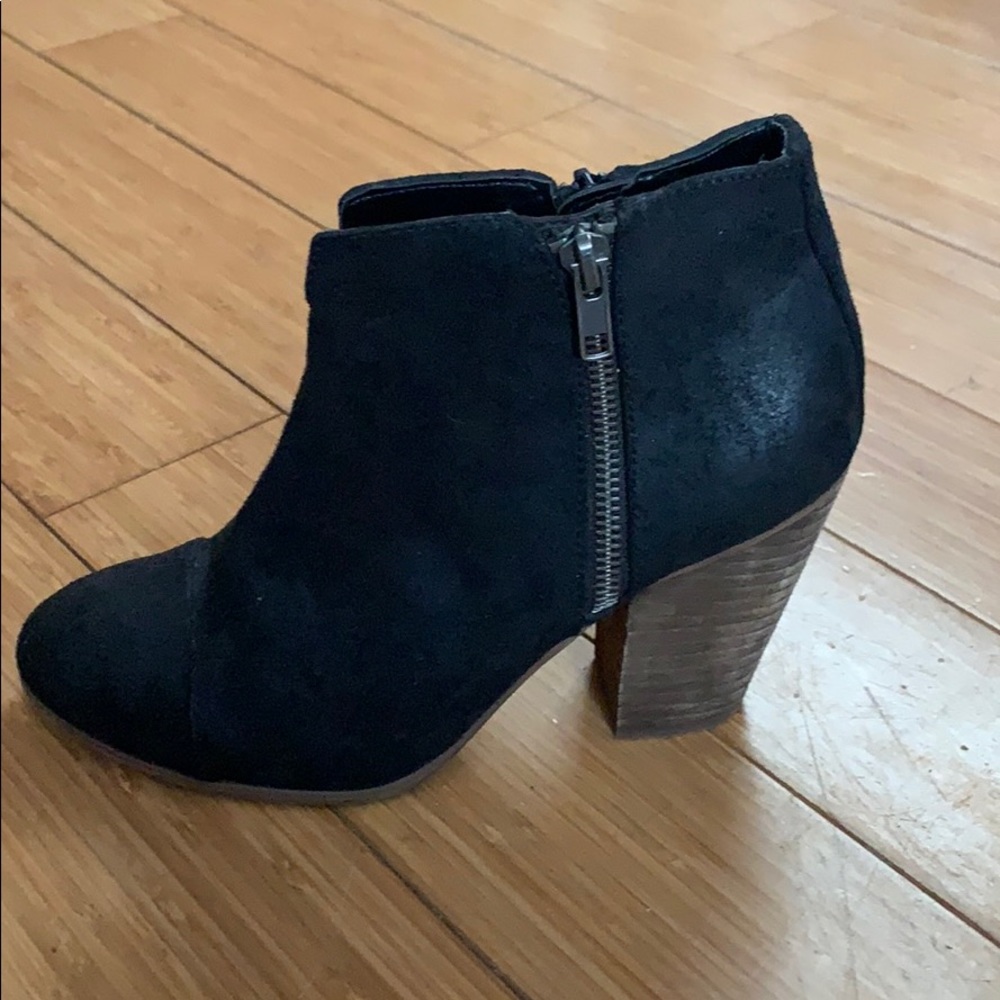 Black booties with heal